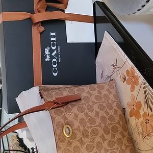 COACH Willow Tote 24
